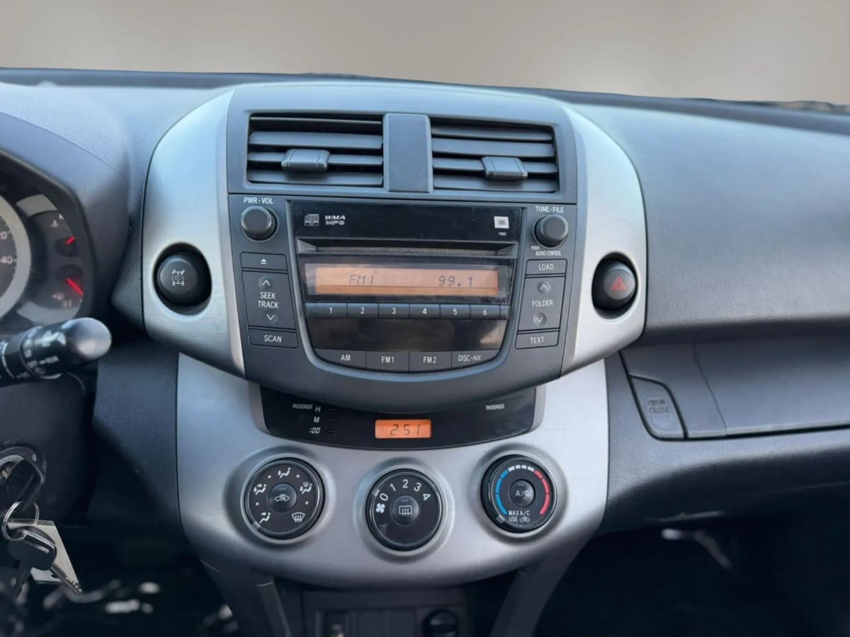 Photo 23 of this Toyota RAV4