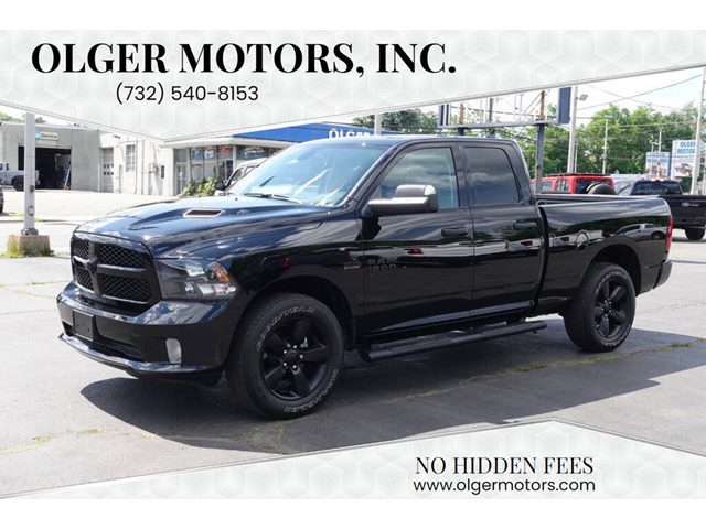 Diamond Black Crystal Pearlcoat 2022 RAM 1500 Classic Express Quad Cab 4WD Pickup Truck Four-Wheel Drive 8-Speed Automatic