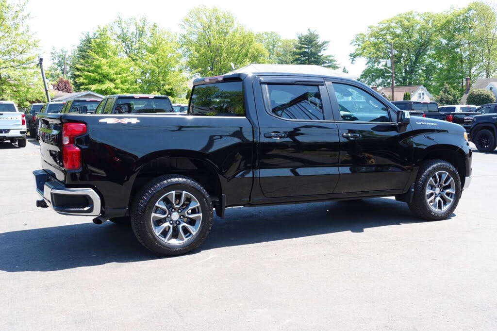 Photo 4 of this Chevrolet Silverado 1500