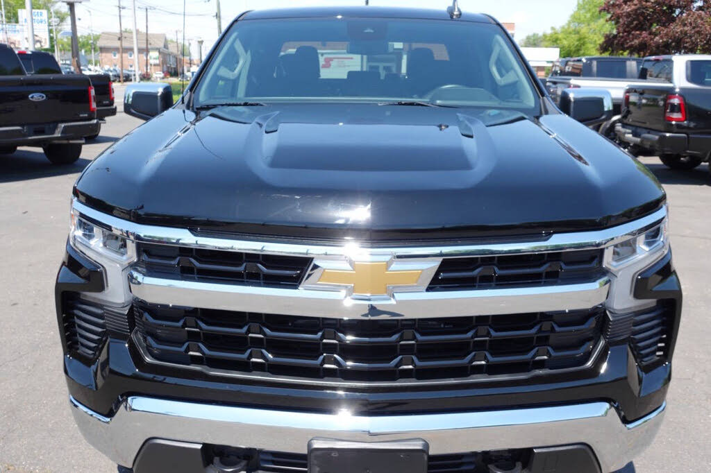 Photo 7 of this Chevrolet Silverado 1500