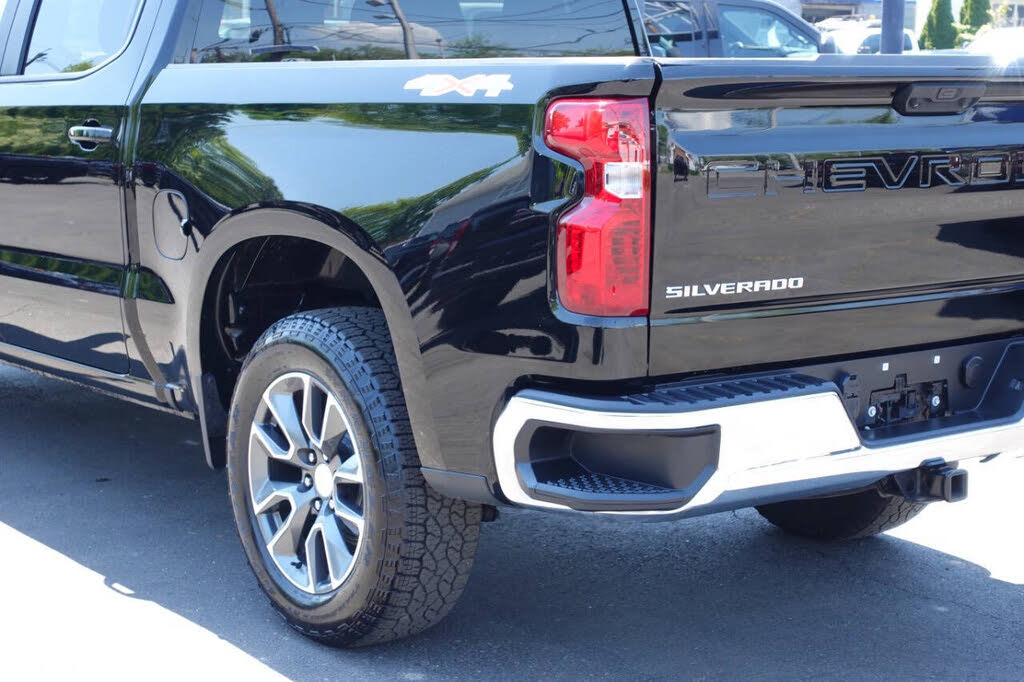 Photo 10 of this Chevrolet Silverado 1500