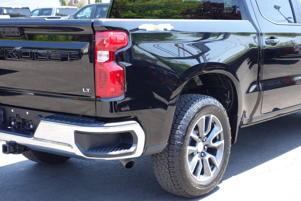 Photo 11 of this Chevrolet Silverado 1500