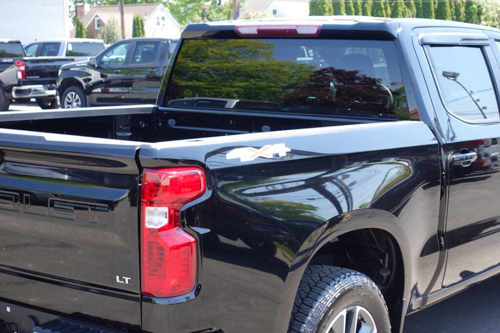 Photo 12 of this Chevrolet Silverado 1500