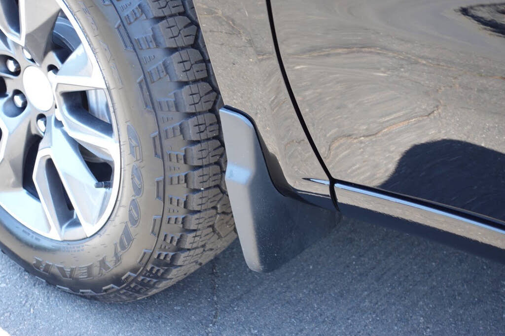 Photo 13 of this Chevrolet Silverado 1500