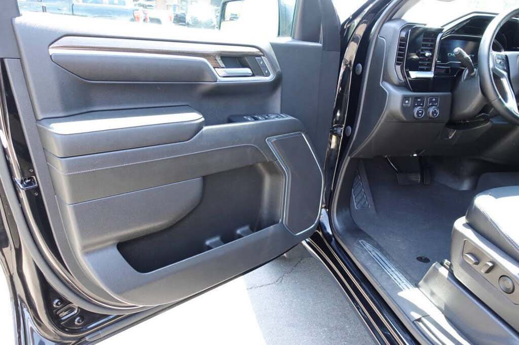 Photo 16 of this Chevrolet Silverado 1500