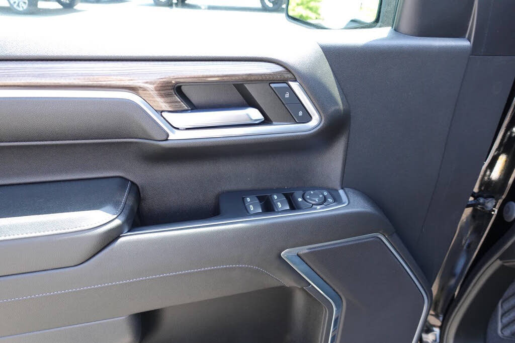 Photo 17 of this Chevrolet Silverado 1500