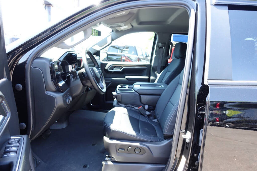 Photo 18 of this Chevrolet Silverado 1500