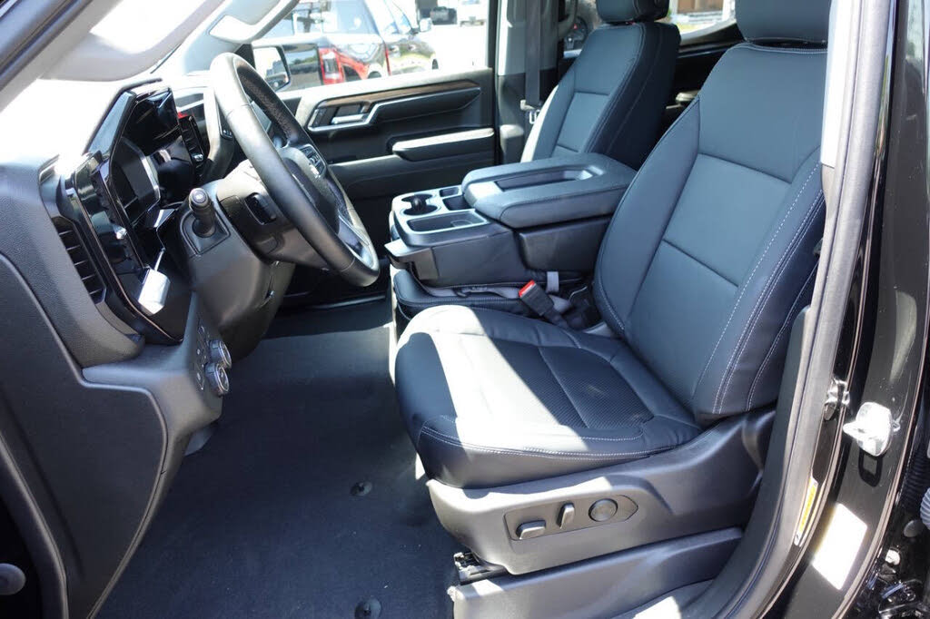 Photo 19 of this Chevrolet Silverado 1500