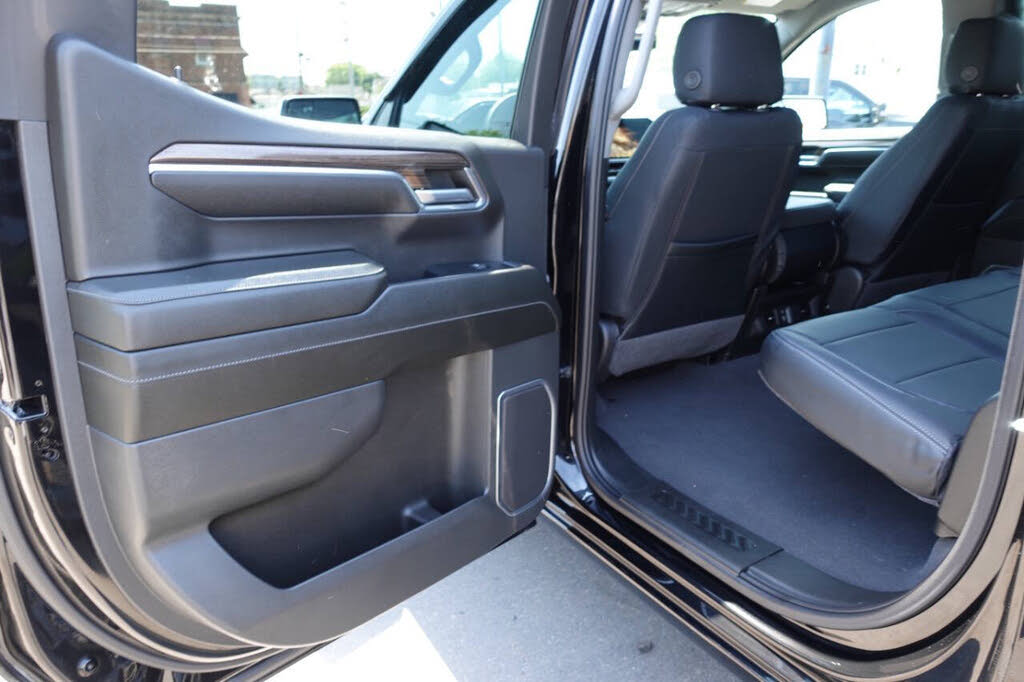 Photo 21 of this Chevrolet Silverado 1500