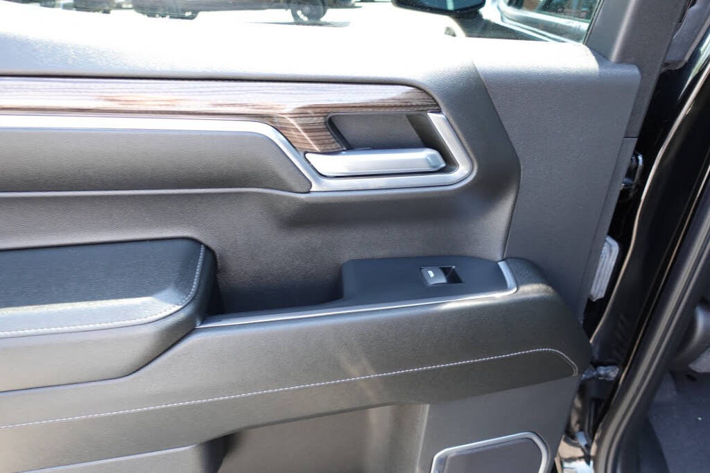 Photo 22 of this Chevrolet Silverado 1500