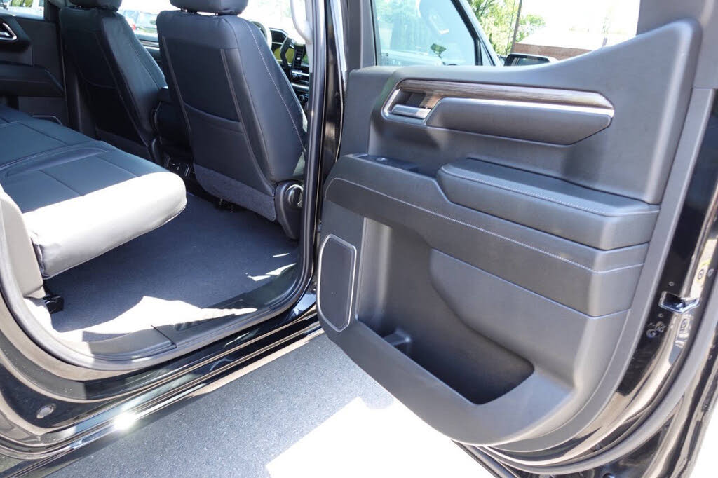 Photo 27 of this Chevrolet Silverado 1500