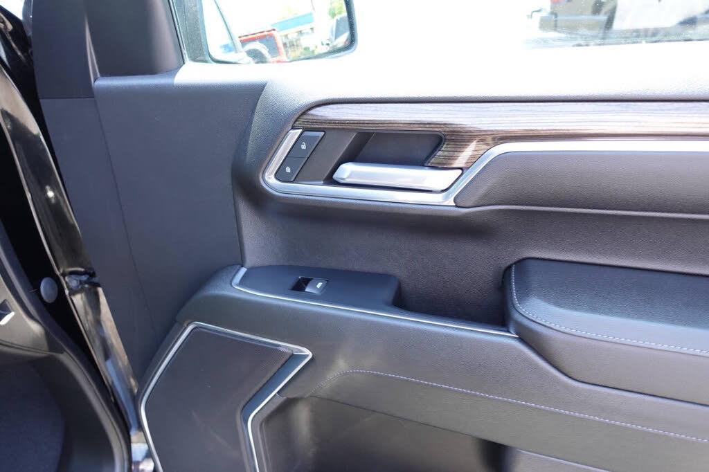 Photo 33 of this Chevrolet Silverado 1500