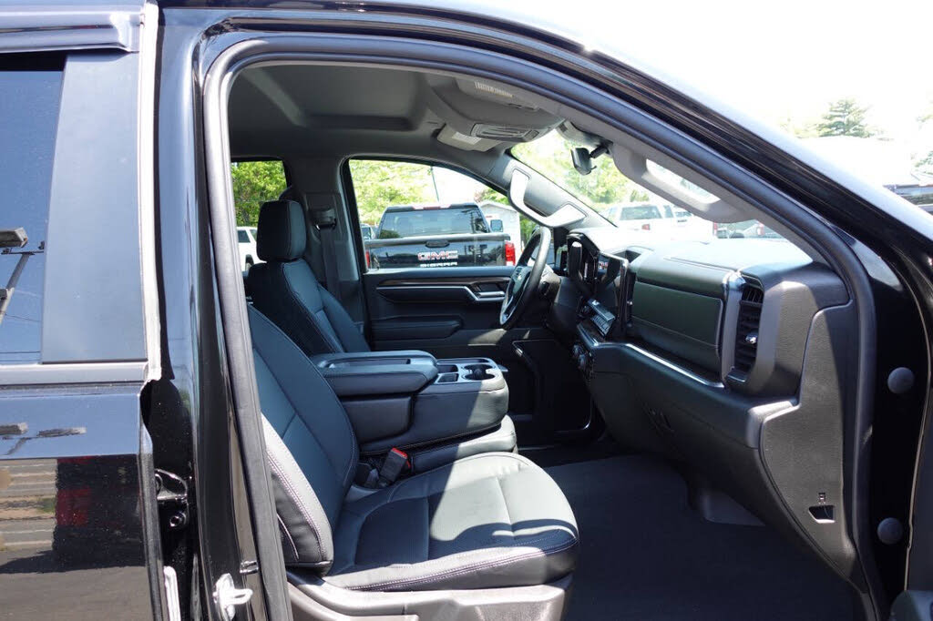 Photo 34 of this Chevrolet Silverado 1500