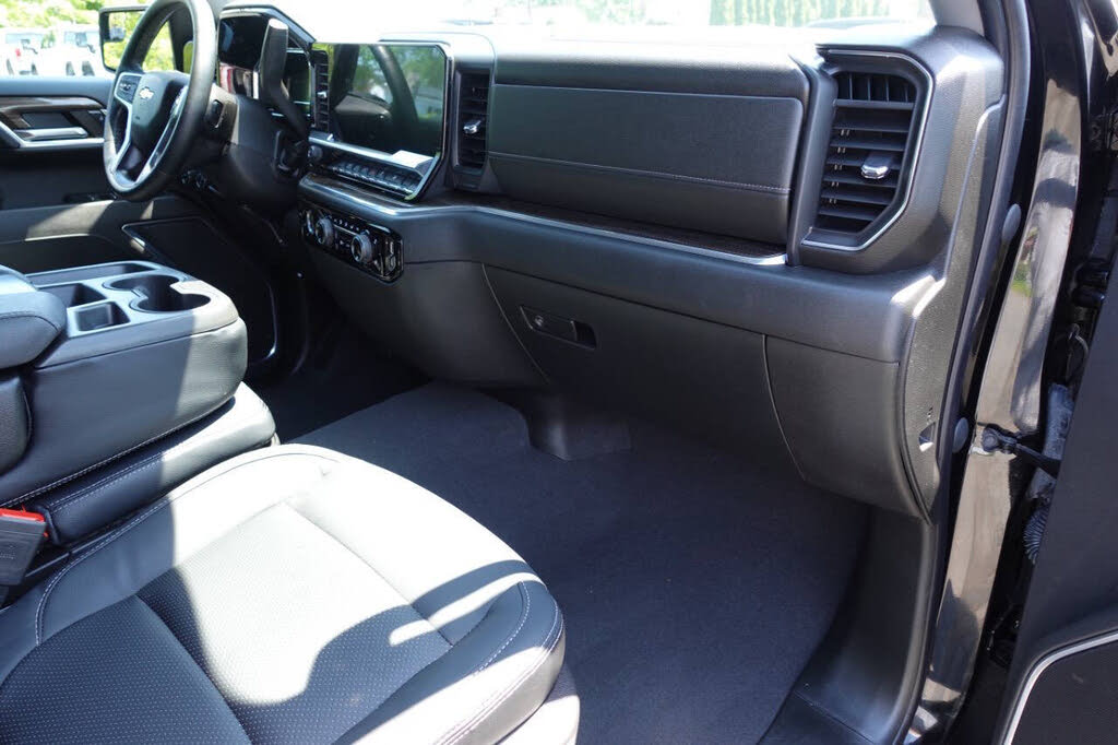 Photo 36 of this Chevrolet Silverado 1500