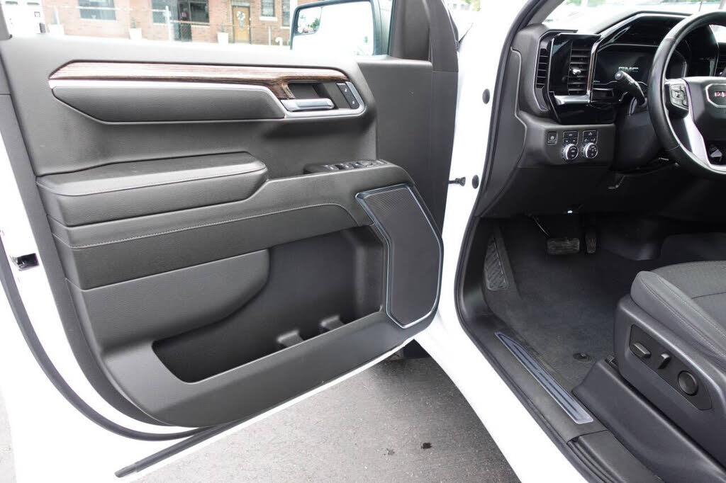 Photo 16 of this GMC Sierra 1500
