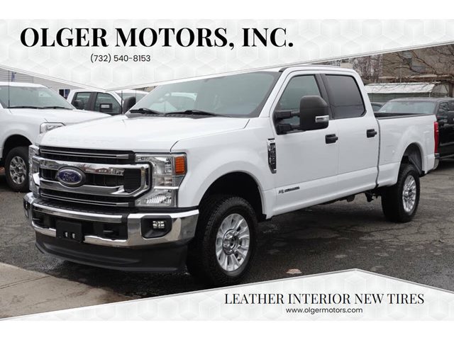 Oxford White 2022 Ford F-250 Super Duty XLT Crew Cab 4WD Pickup Truck Four-Wheel Drive Automatic