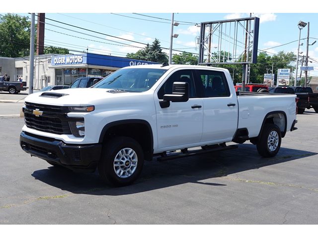 Summit White 2025 Chevrolet Silverado 2500HD Work Truck Crew Cab 4WD Pickup Truck Four-Wheel Drive Automatic