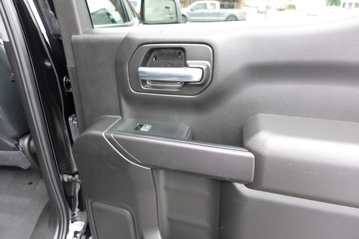 Photo 28 of this GMC Sierra 1500