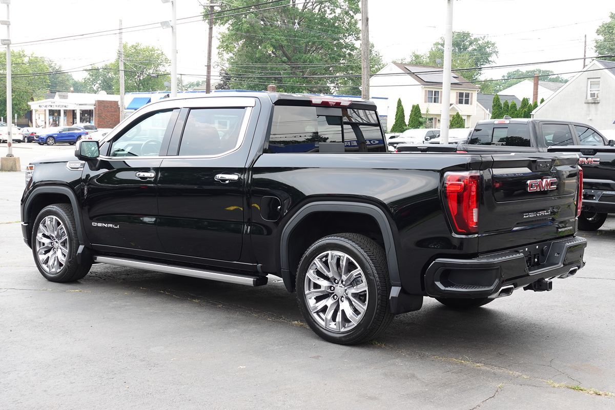 Photo 2 of this GMC Sierra 1500