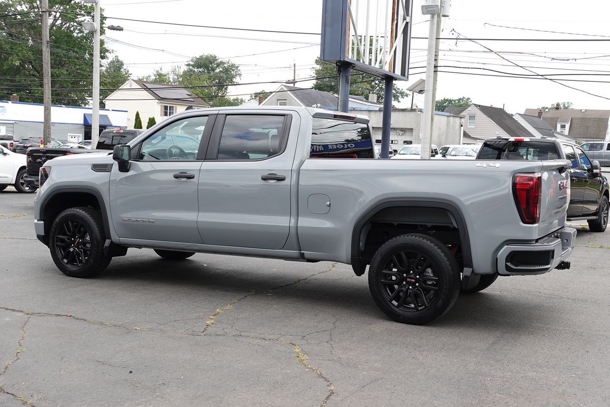 Photo 2 of this GMC Sierra 1500