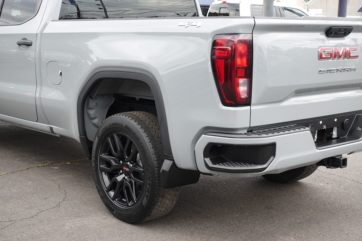 Photo 9 of this GMC Sierra 1500