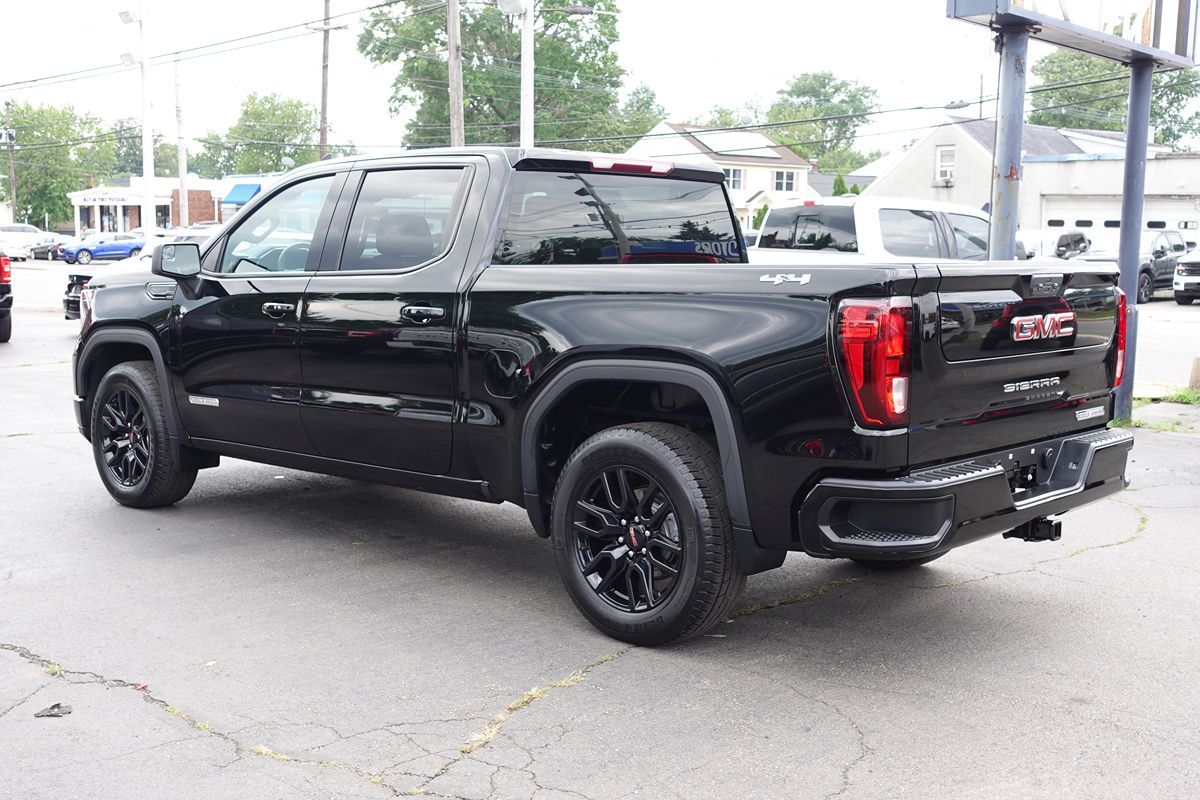 Photo 2 of this GMC Sierra 1500