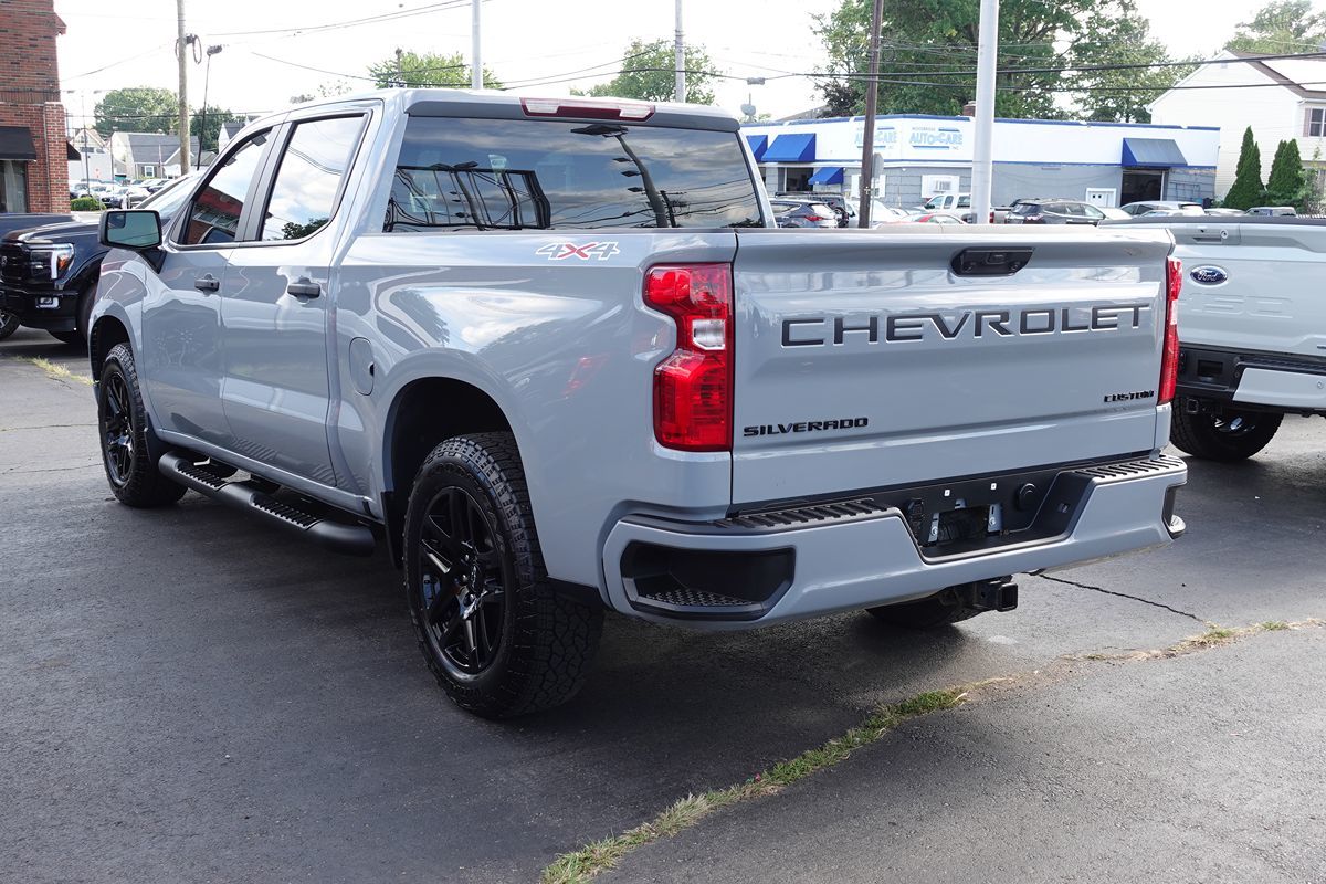 Photo 2 of this Chevrolet Silverado 1500