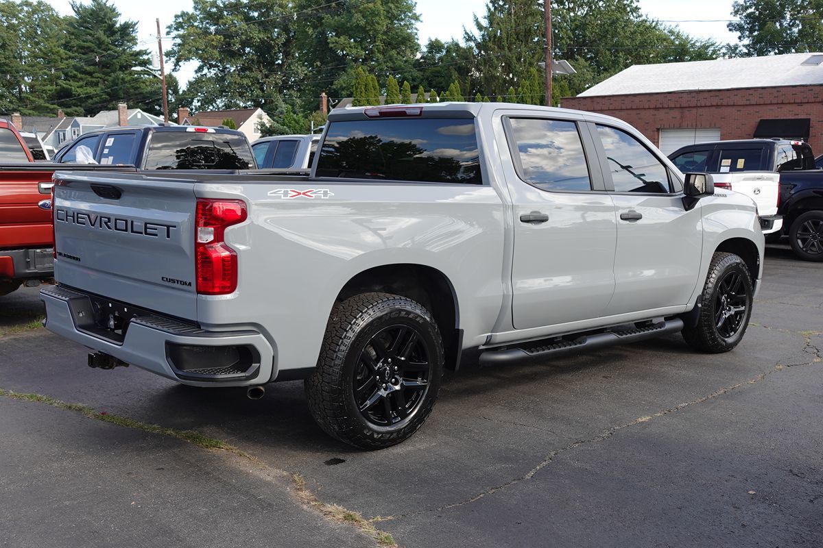 Photo 3 of this Chevrolet Silverado 1500
