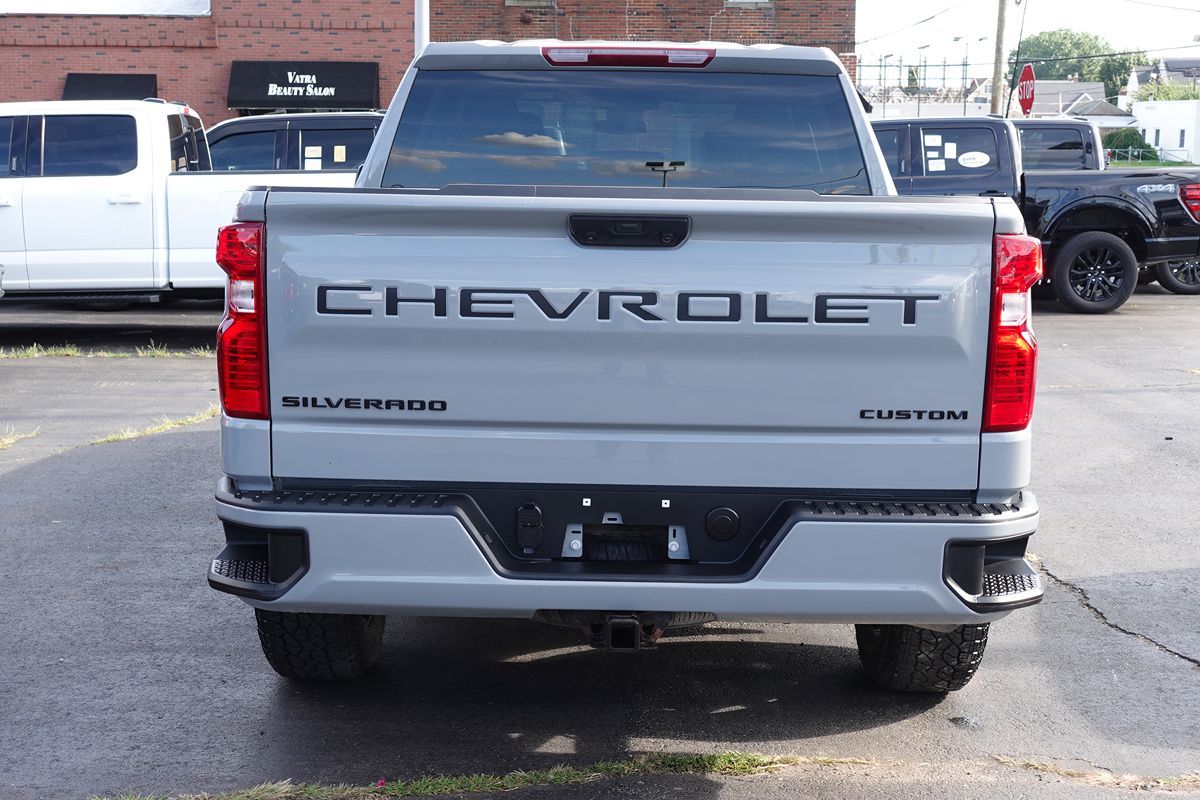 Photo 7 of this Chevrolet Silverado 1500