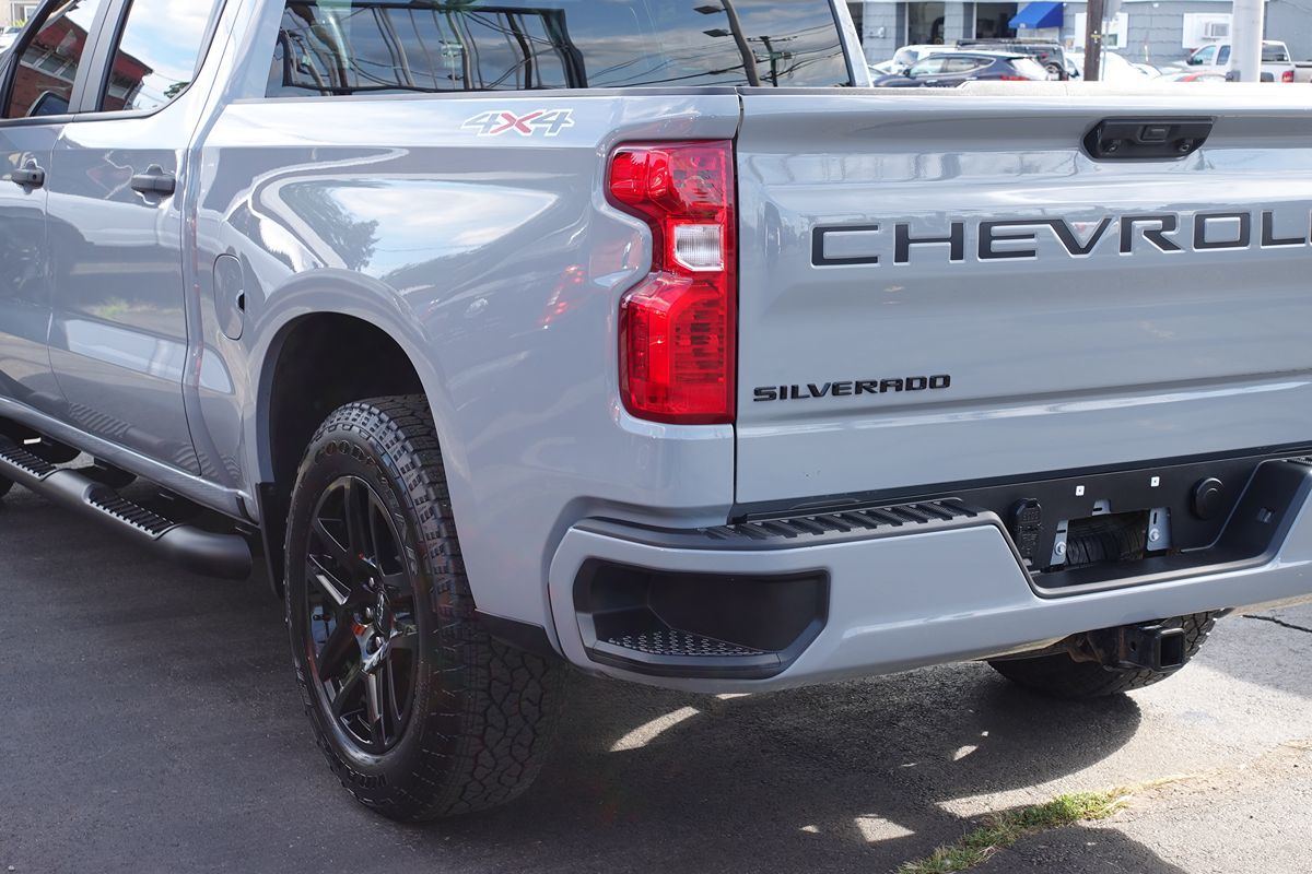 Photo 8 of this Chevrolet Silverado 1500