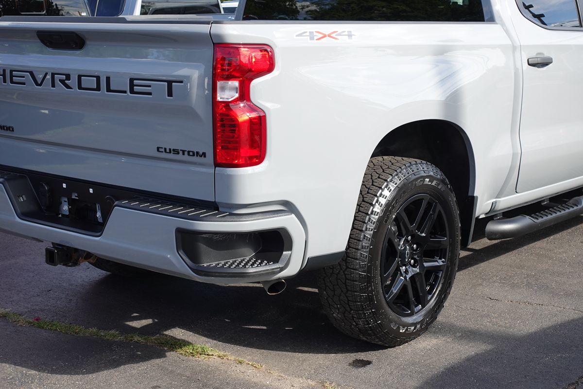 Photo 9 of this Chevrolet Silverado 1500