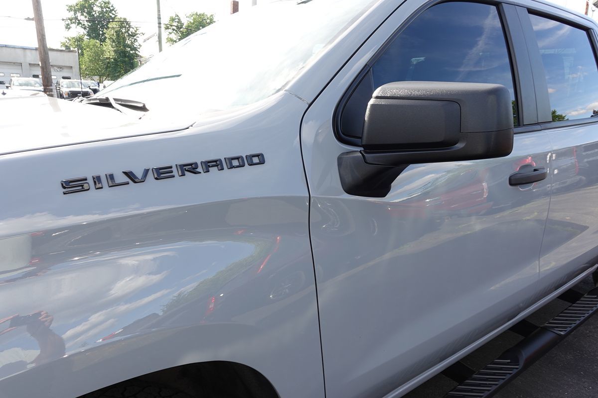 Photo 10 of this Chevrolet Silverado 1500