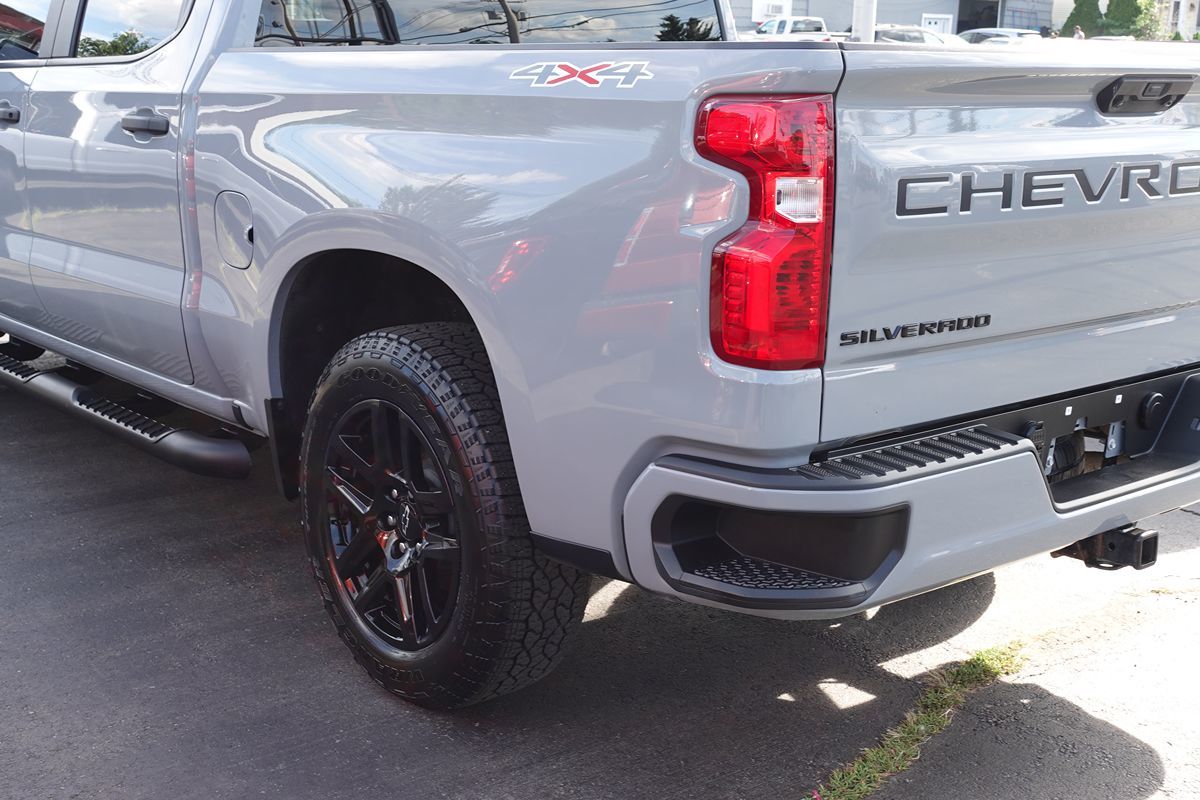 Photo 12 of this Chevrolet Silverado 1500