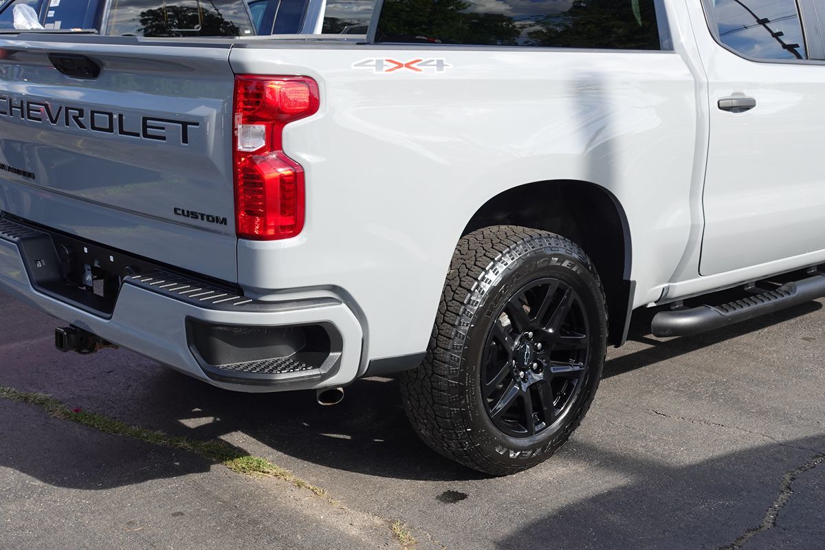 Photo 13 of this Chevrolet Silverado 1500