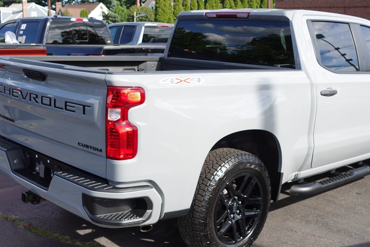 Photo 14 of this Chevrolet Silverado 1500
