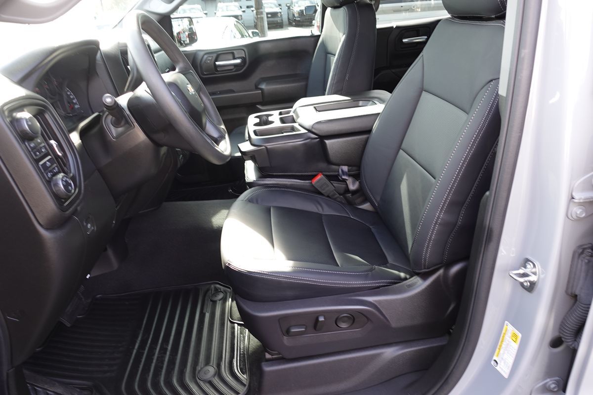 Photo 18 of this Chevrolet Silverado 1500