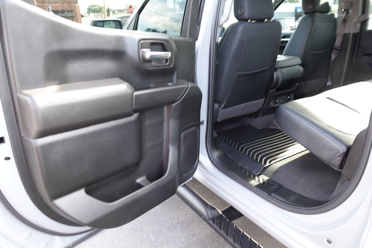 Photo 20 of this Chevrolet Silverado 1500