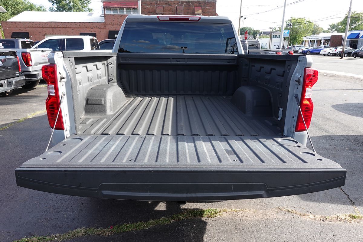 Photo 25 of this Chevrolet Silverado 1500