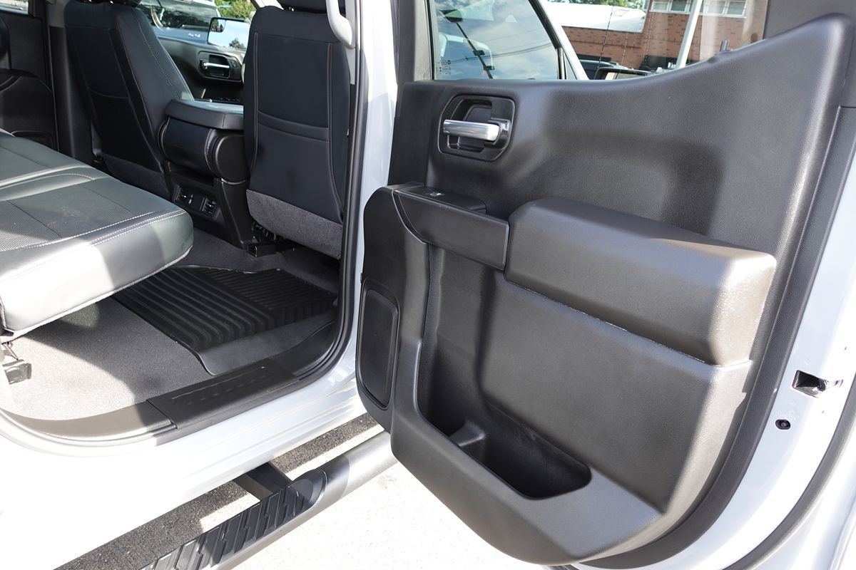Photo 28 of this Chevrolet Silverado 1500
