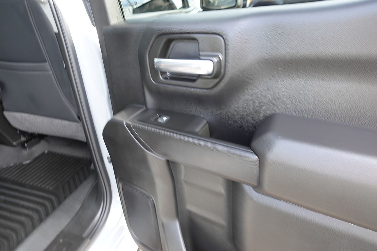 Photo 29 of this Chevrolet Silverado 1500
