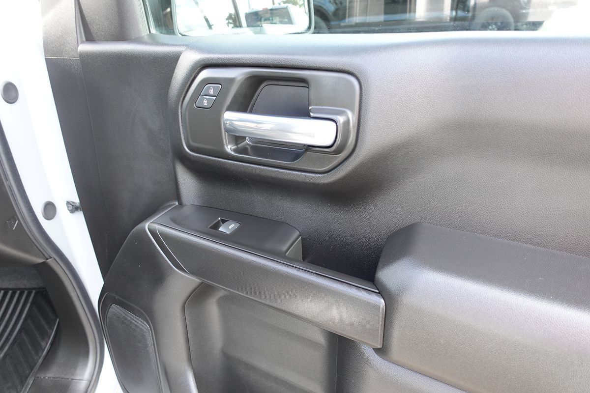 Photo 34 of this Chevrolet Silverado 1500