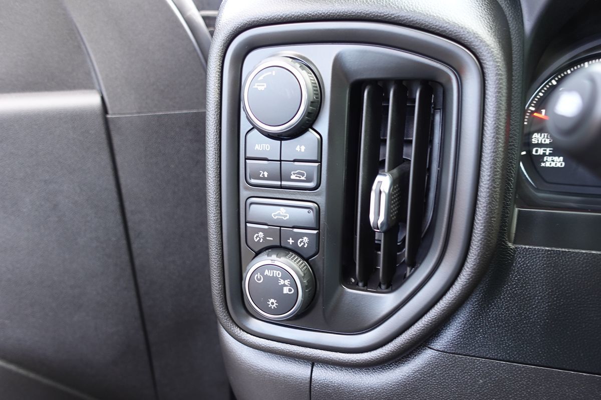 Photo 53 of this Chevrolet Silverado 1500