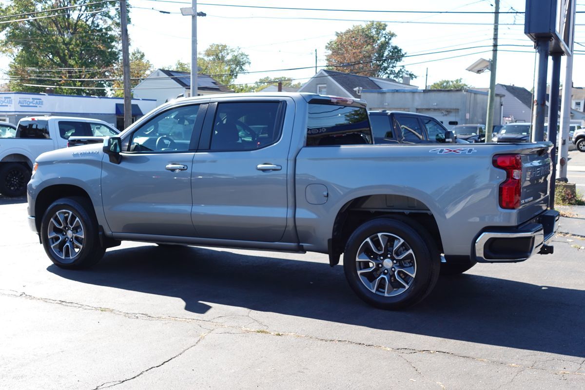 Photo 2 of this Chevrolet Silverado 1500