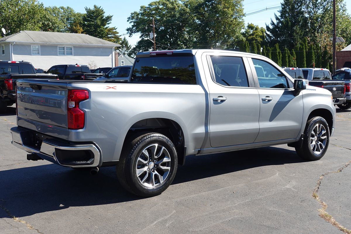 Photo 3 of this Chevrolet Silverado 1500