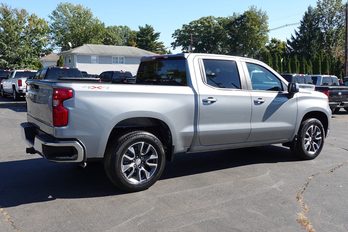 Photo 5 of this Chevrolet Silverado 1500