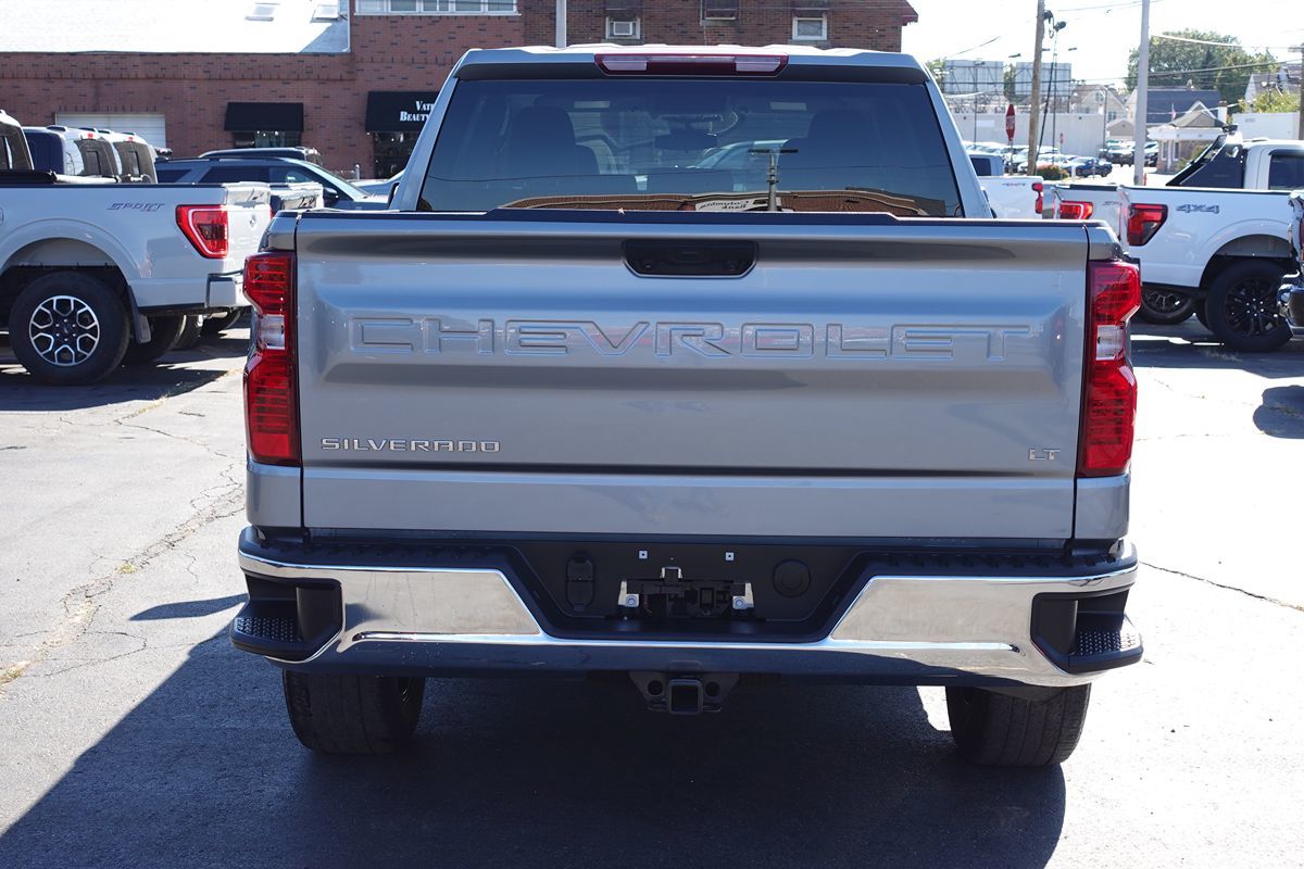 Photo 10 of this Chevrolet Silverado 1500