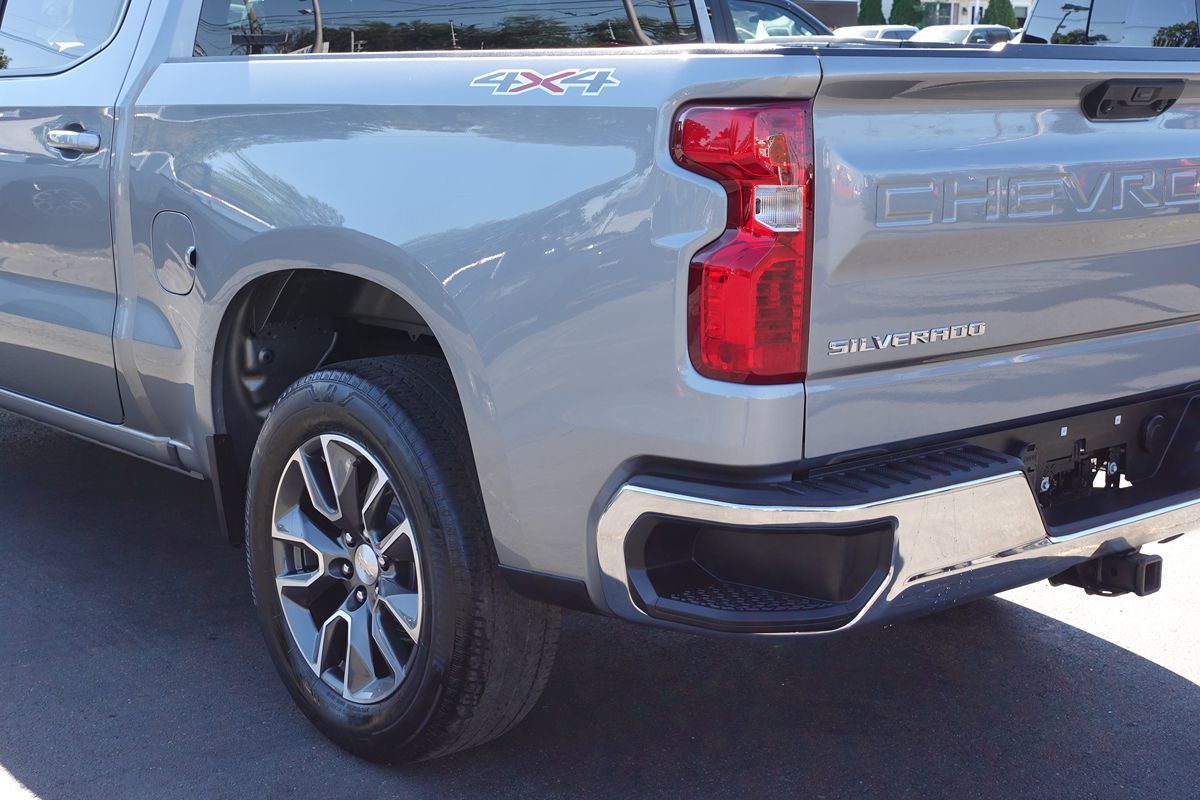 Photo 11 of this Chevrolet Silverado 1500