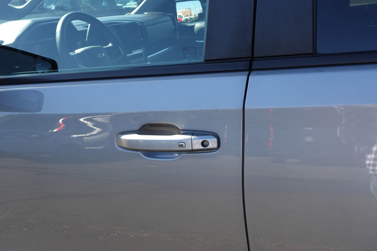 Photo 16 of this Chevrolet Silverado 1500