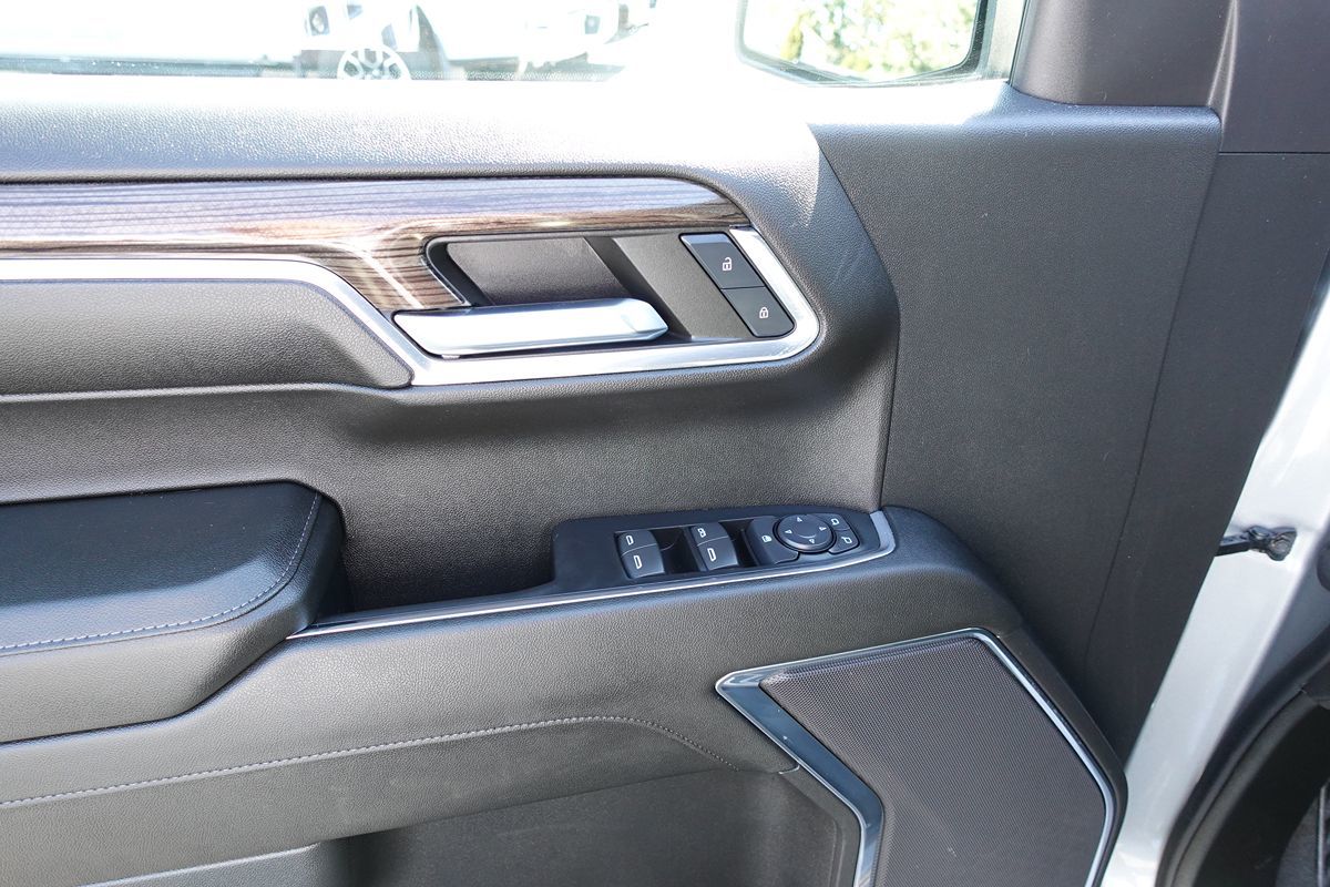 Photo 18 of this Chevrolet Silverado 1500