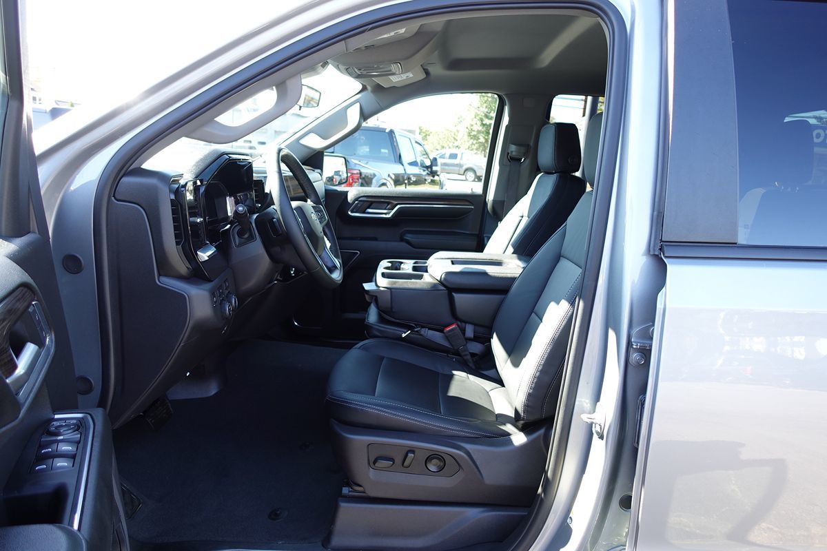 Photo 19 of this Chevrolet Silverado 1500